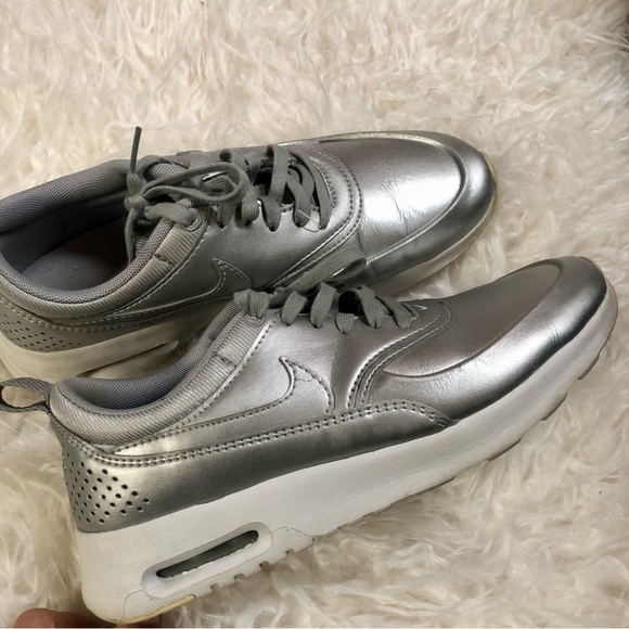 Women's Nike Air Max Thea Metallic Silver Chrome Sneaker Size 7 - Picture 7 of 16